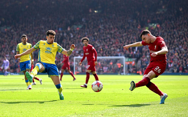 并搀扶他离 并搀扶他离